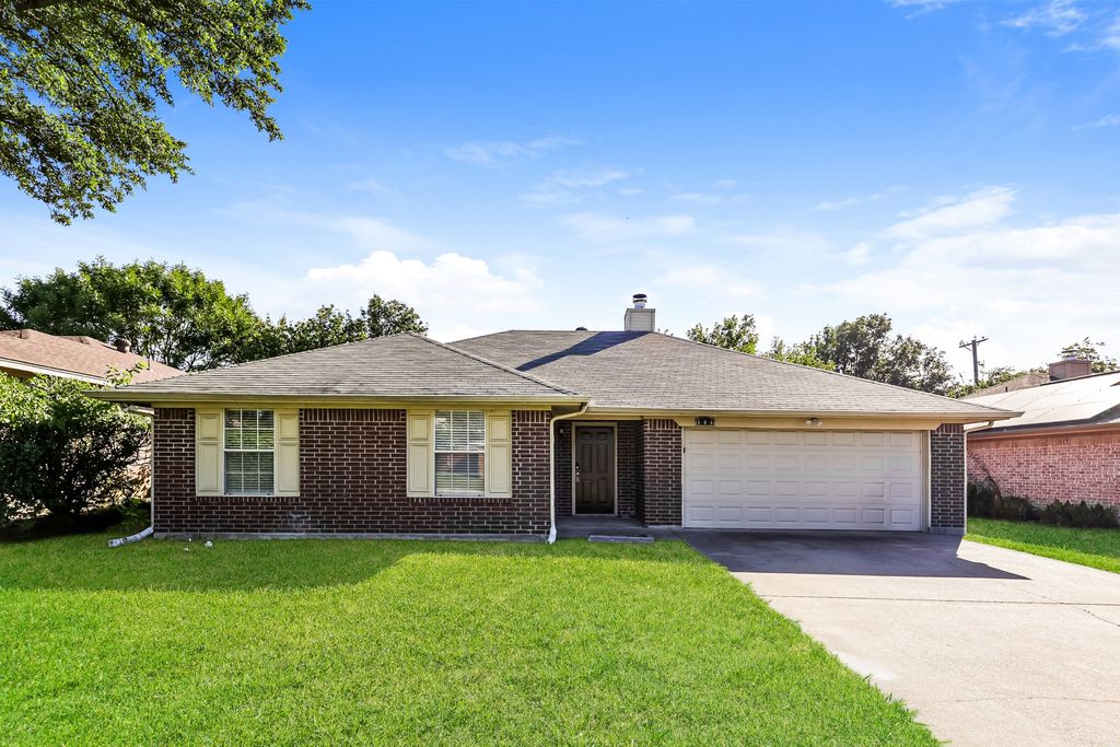 606 Plainview Drive, Mansfield, TX 76063