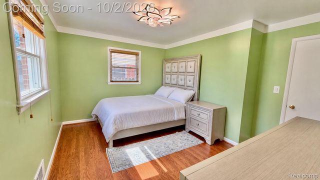 11136 Sunburst Avenue, Warren, MI 48089