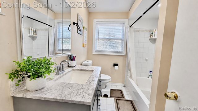 11136 Sunburst Avenue, Warren, MI 48089