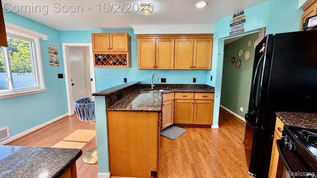 11136 Sunburst Avenue, Warren, MI 48089