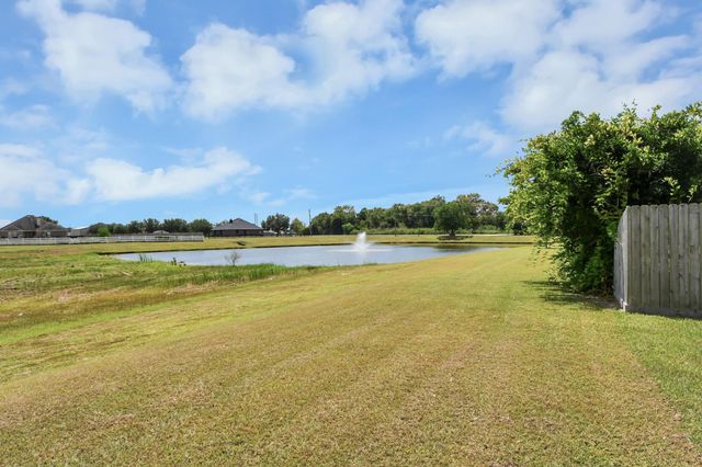 14618 Stablebrook Drive, Beach City, TX 77523
