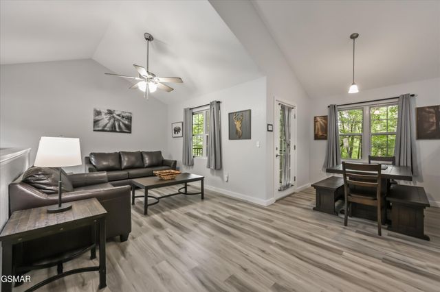 537 Johnson Ln Apt 1, Gatlinburg, TN 37738