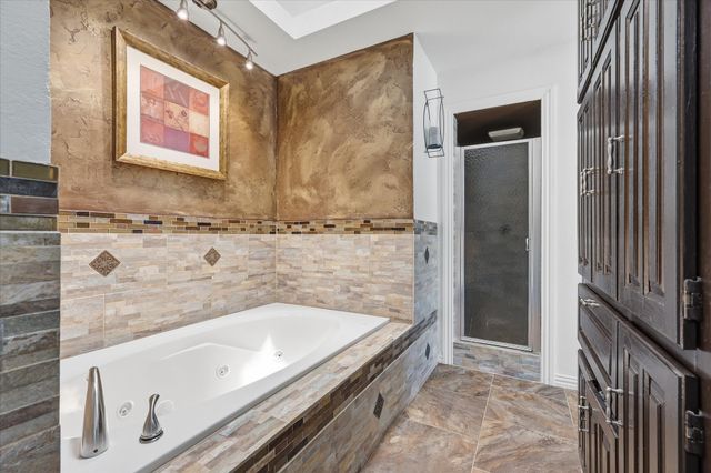 2008 Iron Horse Court, Arlington, TX 76017
