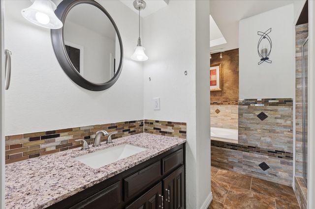 2008 Iron Horse Court, Arlington, TX 76017