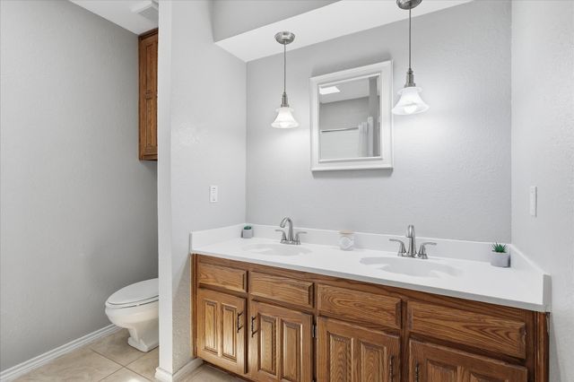 2008 Iron Horse Court, Arlington, TX 76017