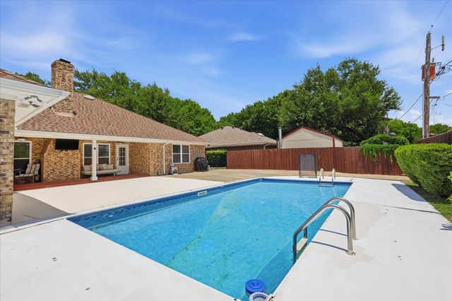 2008 Iron Horse Court, Arlington, TX 76017