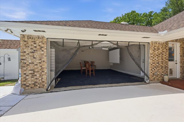 2008 Iron Horse Court, Arlington, TX 76017