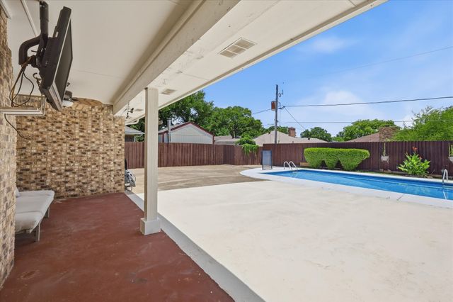 2008 Iron Horse Court, Arlington, TX 76017