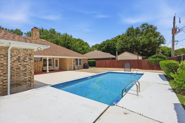 2008 Iron Horse Court, Arlington, TX 76017