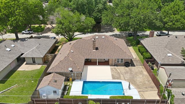2008 Iron Horse Court, Arlington, TX 76017