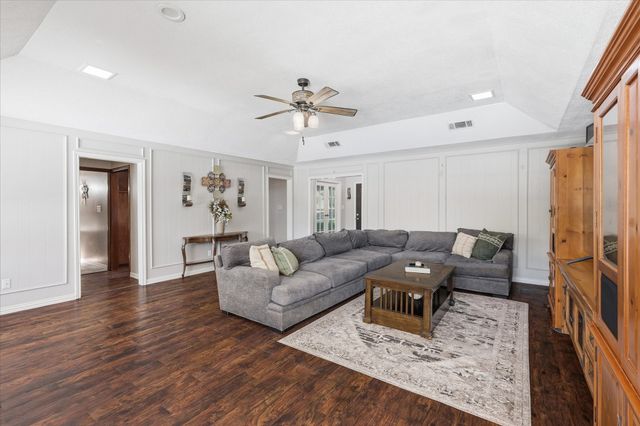 2008 Iron Horse Court, Arlington, TX 76017