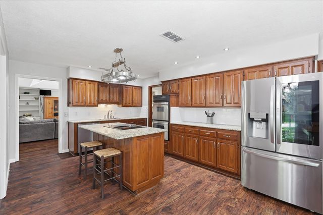 2008 Iron Horse Court, Arlington, TX 76017