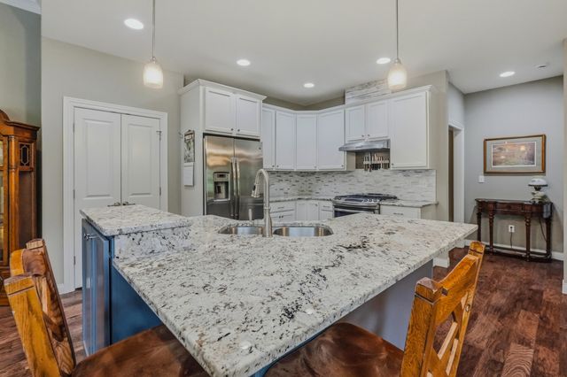 3812 CANYON RIDGE DR, Columbia, MO 65202