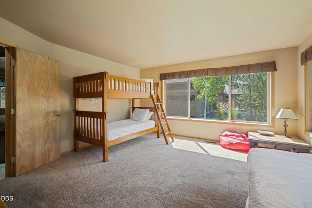 17924 Foursome Lane, Sunriver, OR 97707