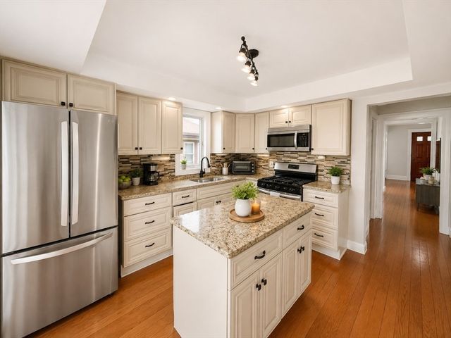 34 Baxter Ave 34, Quincy, MA 02169