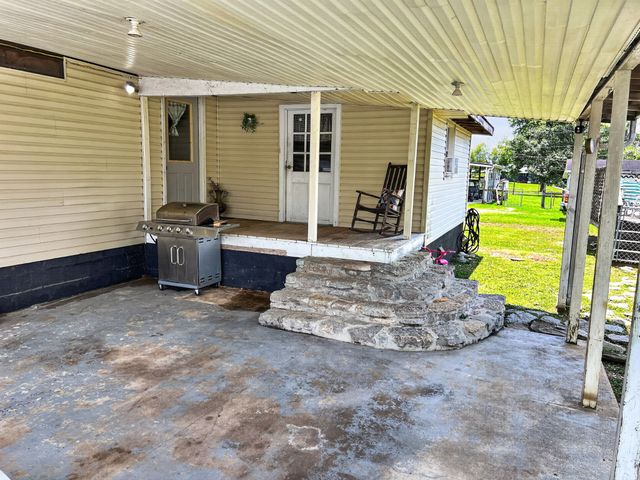 830 Buffalo Rd, Hohenwald, TN 38462