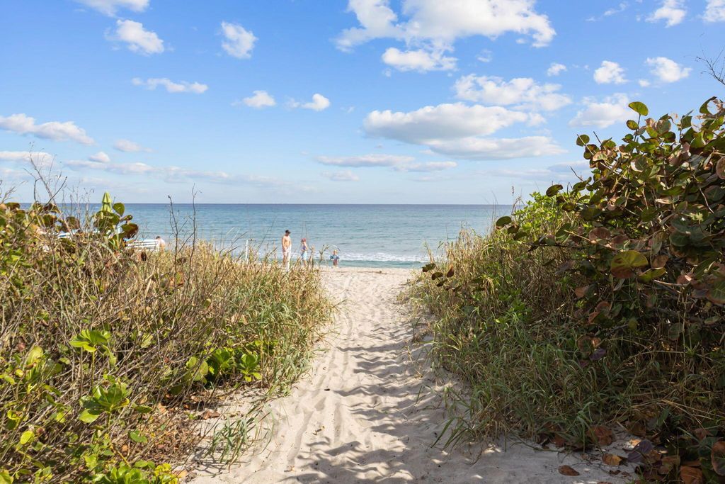 Image 14 of property listing at 4750 S Ocean Boulevard 907, Highland Beach, FL 33487