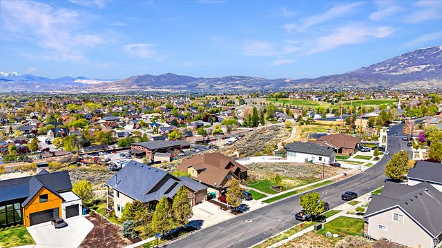 10207 N BAYHILL DR, Cedar Hills, UT 84062