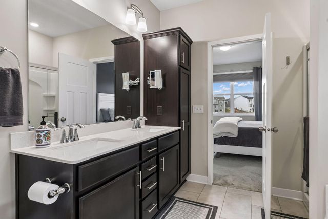 2040 Diamond Lane, Lino Lakes, MN 55038