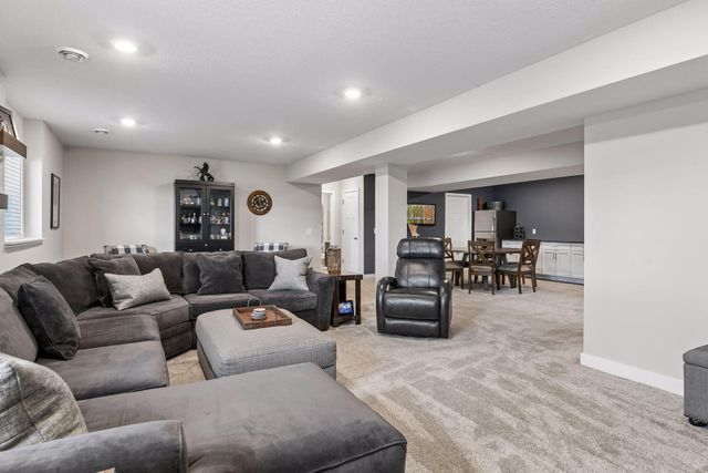 2040 Diamond Lane, Lino Lakes, MN 55038