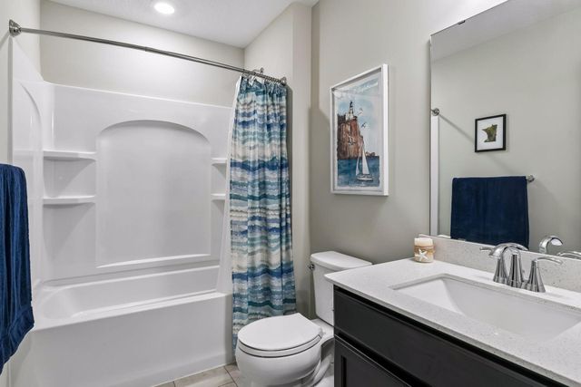 2040 Diamond Lane, Lino Lakes, MN 55038