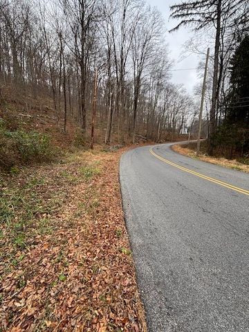 82 Wiccopee Road, Putnam Valley, NY 10579