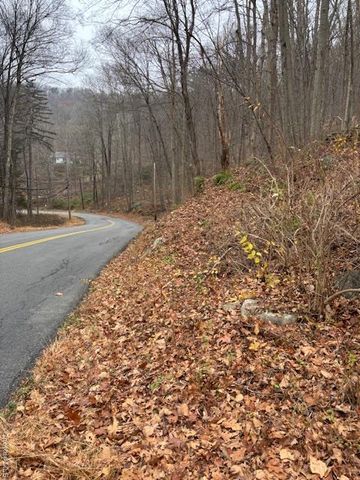 82 Wiccopee Road, Putnam Valley, NY 10579