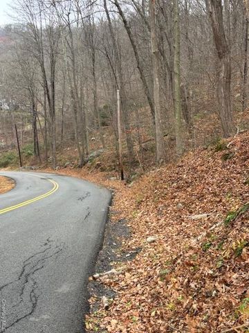 82 Wiccopee Road, Putnam Valley, NY 10579