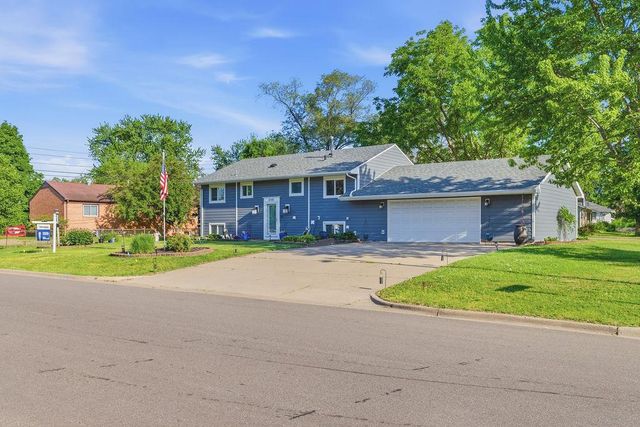 2101 Laramie Trail, Brooklyn Park, MN 55444