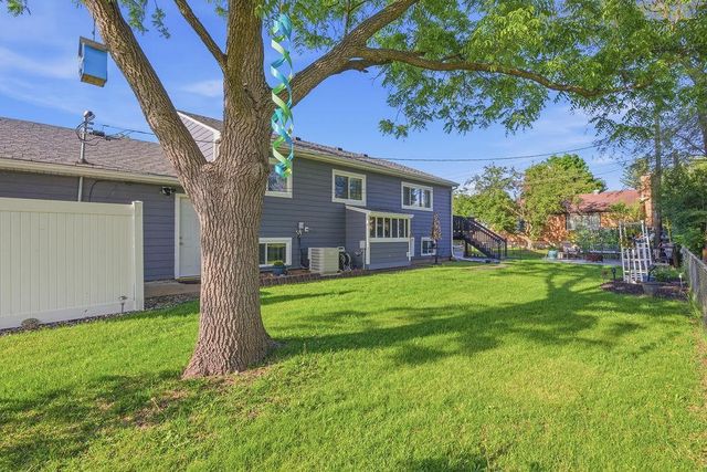 2101 Laramie Trail, Brooklyn Park, MN 55444