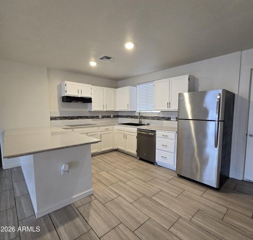 5011 W MACKENZIE Drive, Phoenix, AZ 85031