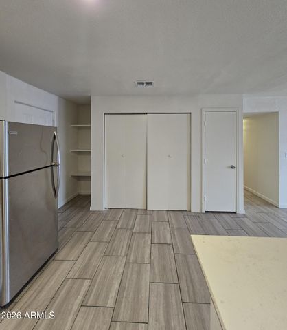 5011 W MACKENZIE Drive, Phoenix, AZ 85031