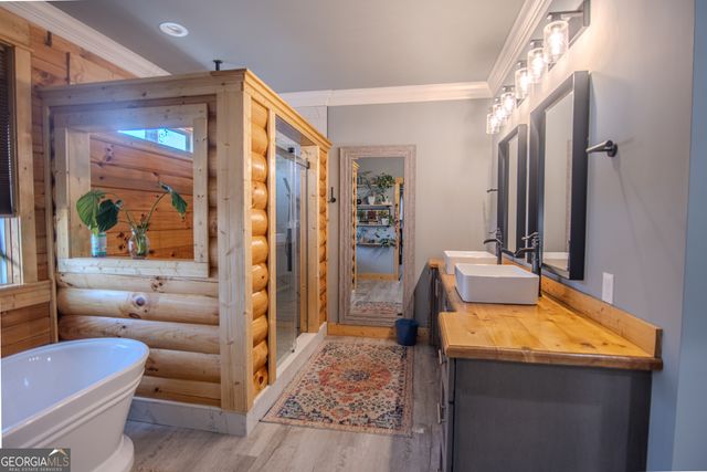 203 Teasley Ln, Hartwell, GA 30643