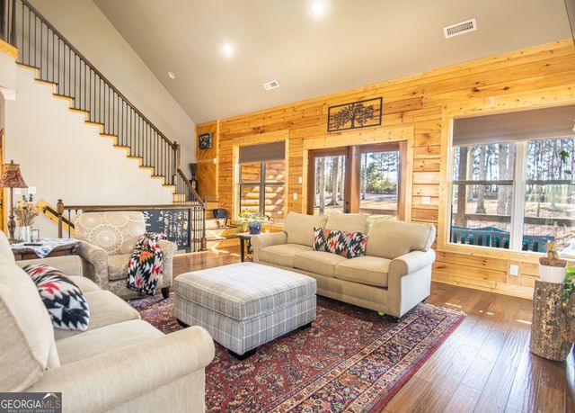 203 Teasley Ln, Hartwell, GA 30643