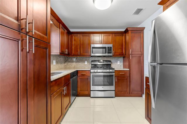 5660 80TH STREET N 208A, St Petersburg, FL 33709