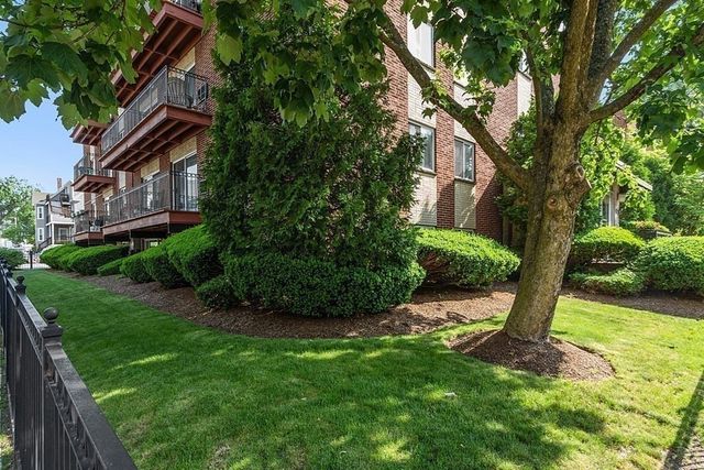 29 Custer St 201, Boston, MA 02130