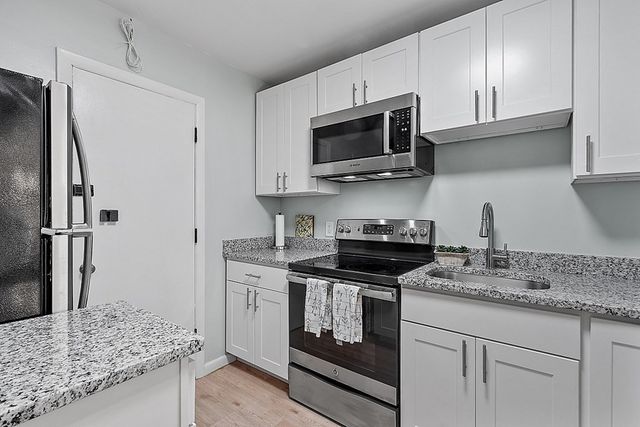 29 Custer St 201, Boston, MA 02130