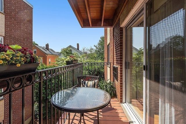 29 Custer St 201, Boston, MA 02130