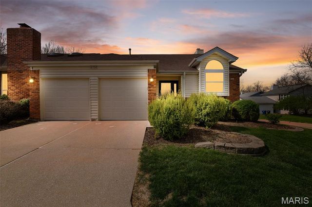 12792 Bennington Common Lane, St Louis, MO 63146