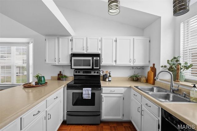 12792 Bennington Common Lane, St Louis, MO 63146