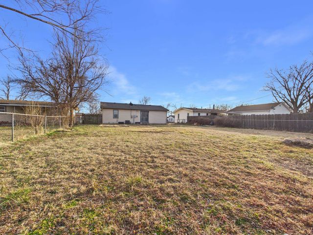 2522 W Heuett St, Wichita, KS 67217