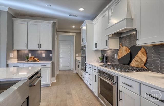 97 Sandy Bend Dr, Richmond Hill, GA 31324