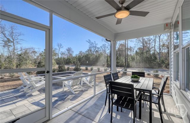 97 Sandy Bend Dr, Richmond Hill, GA 31324