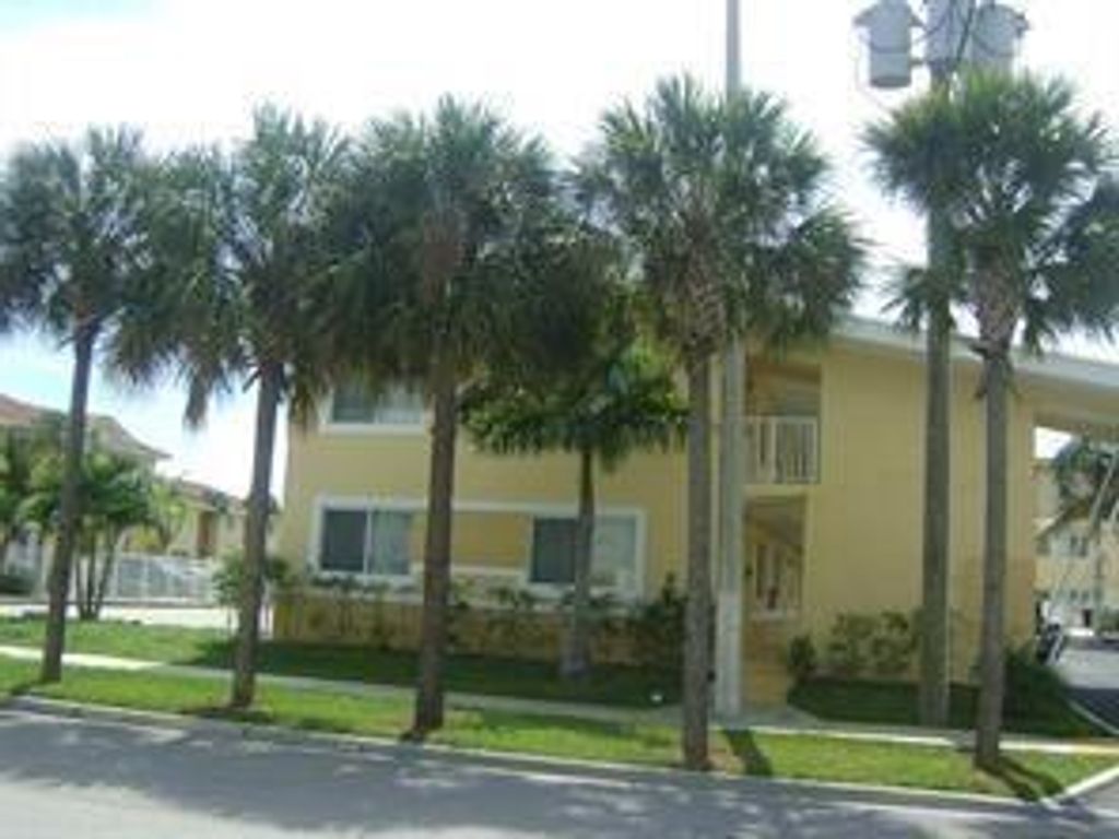 2080 NE 167th Street 38, North Miami Beach, FL 33162