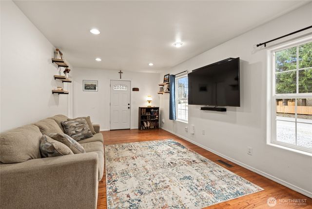 416 N Regent Street, Burlington, WA 98233