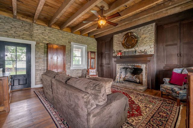 1378 Brentsville Road, Paris, KY 40361