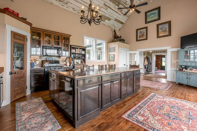 1378 Brentsville Road, Paris, KY 40361