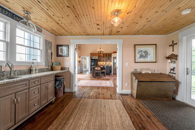 1378 Brentsville Road, Paris, KY 40361