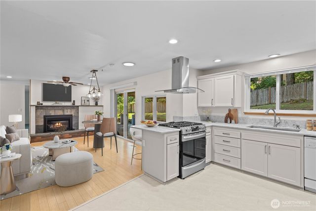 6712 53rd Street W, University Place, WA 98467