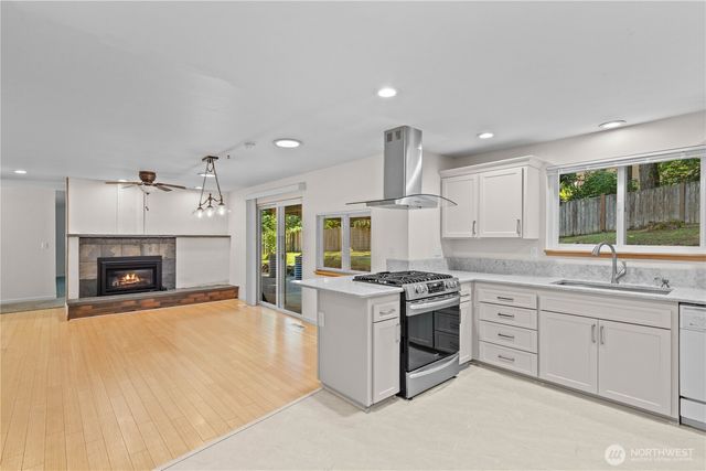 6712 53rd Street W, University Place, WA 98467